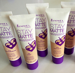 Kem nền Rimmel Stay Matte Liquid Mousse Foundation IVORY London 8ml