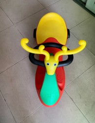 Xe lắc tuần lộc xinh xắn cho bé