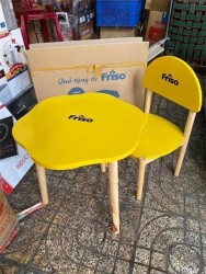 Bộ bàn ghế gỗ friso cho bé